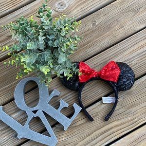 Minnie Mouse Disney Parks Ears -Sequence